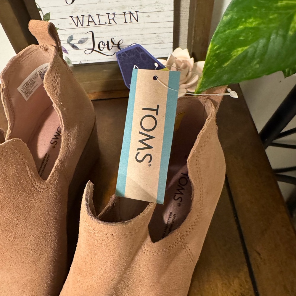 Toms Women's Tan Suede Wedge Booties/Size 7.5 News - Picture 3 of 7